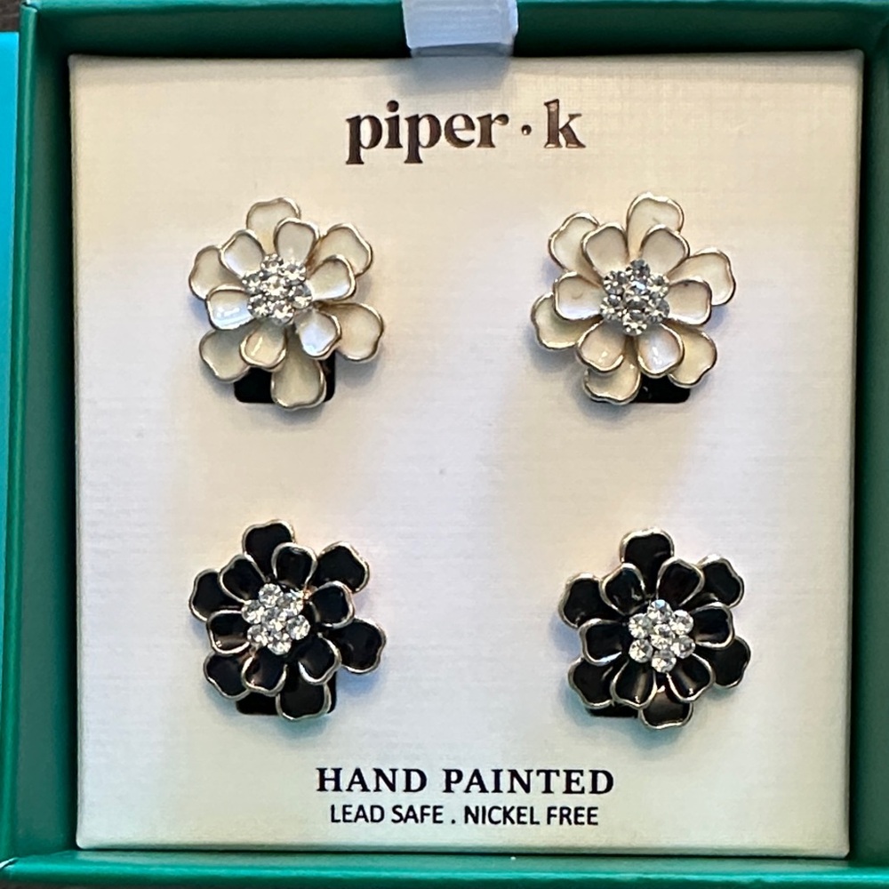 Piper K Black and White Flower Earrings Set